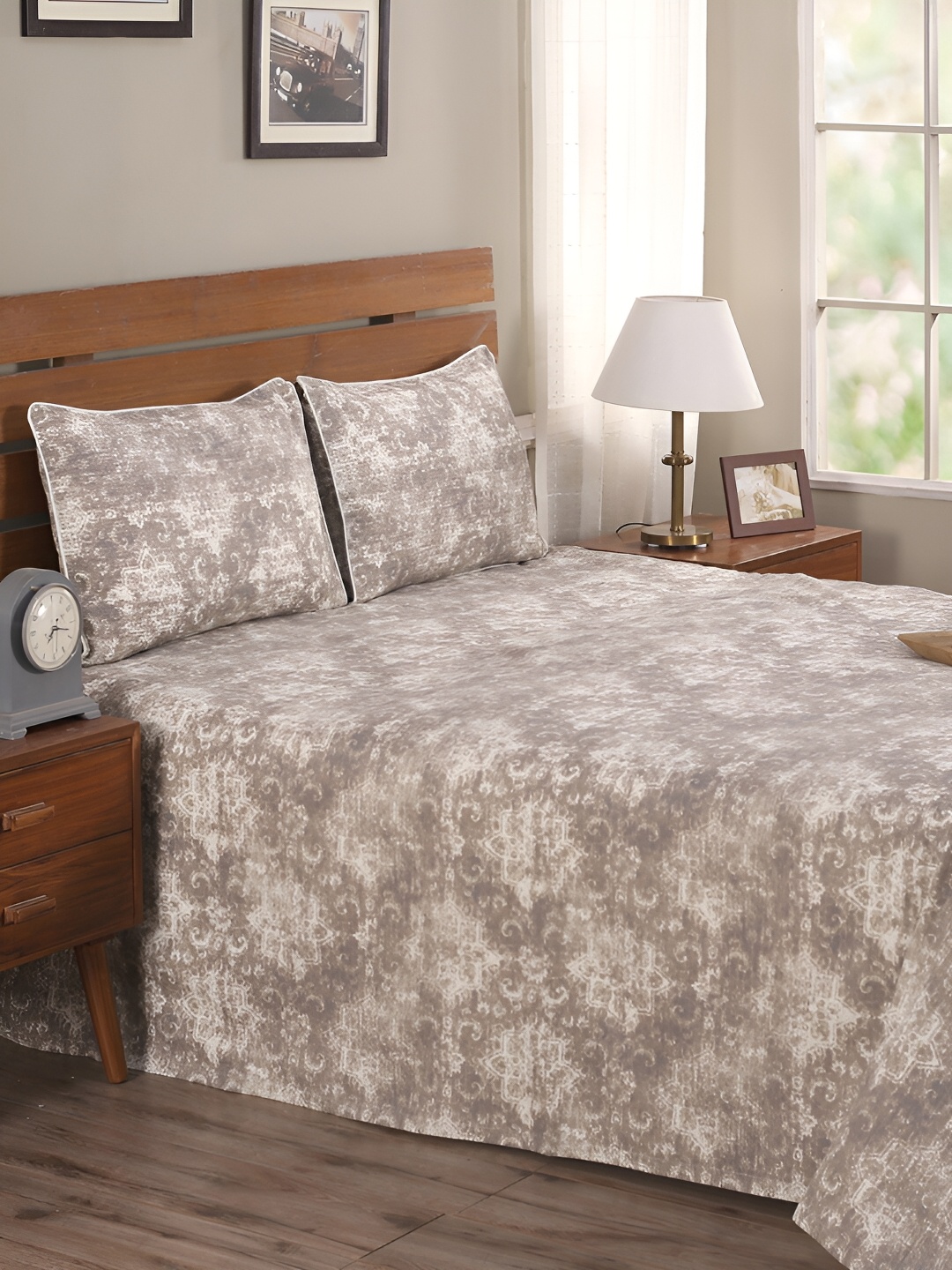 

MASPAR Hues Rustic Clash Hyper Beige & Grey Abstract Printed 120 TC Single Bed Cover