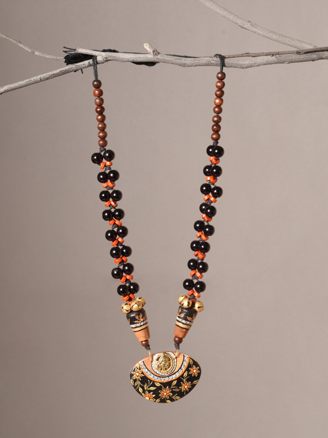 

AAKRITI ART CREATIONS Brass Statement Necklace, Black