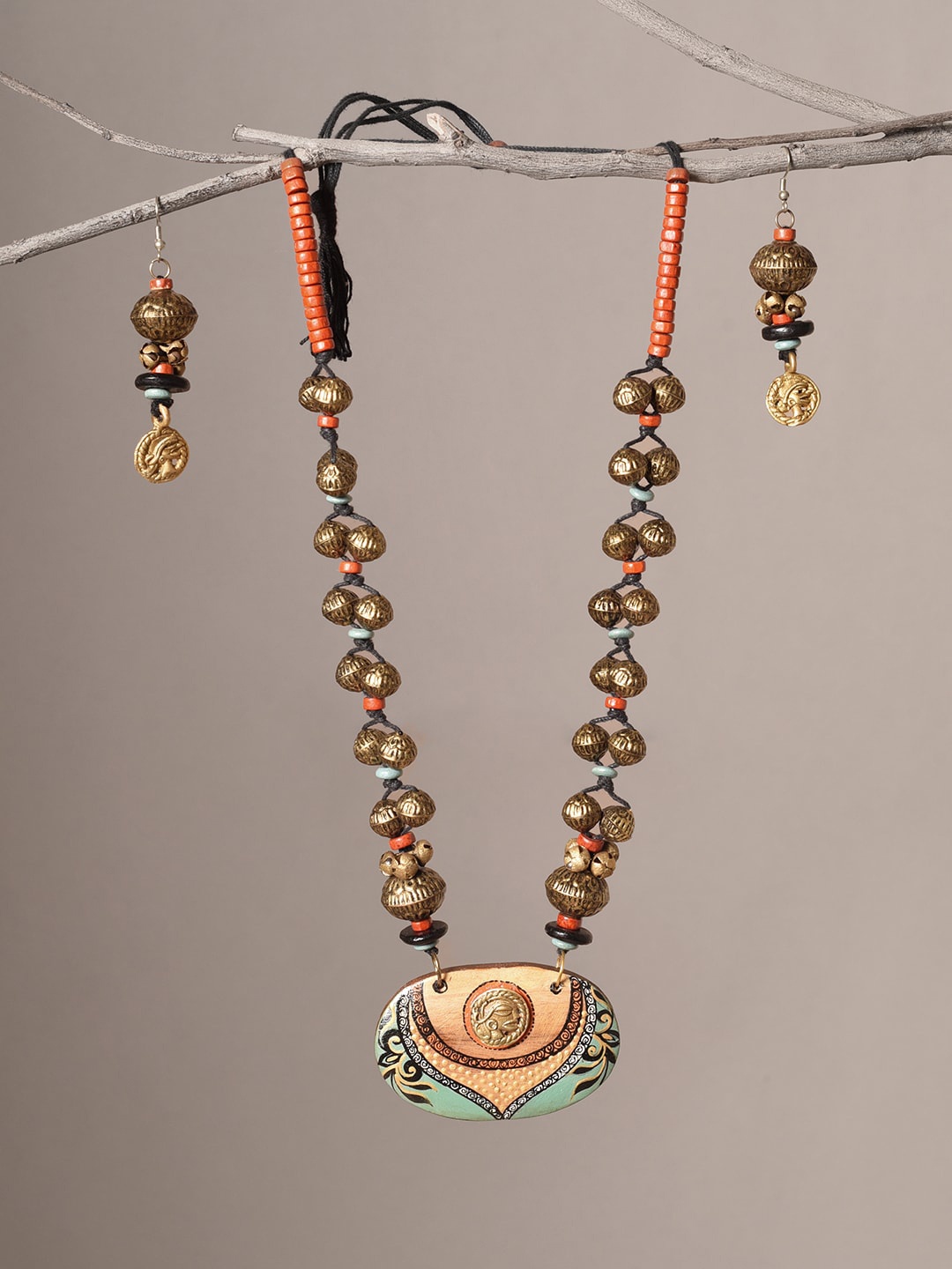 

AAKRITI ART CREATIONS Floral Beaded Jewellery Set, Beige