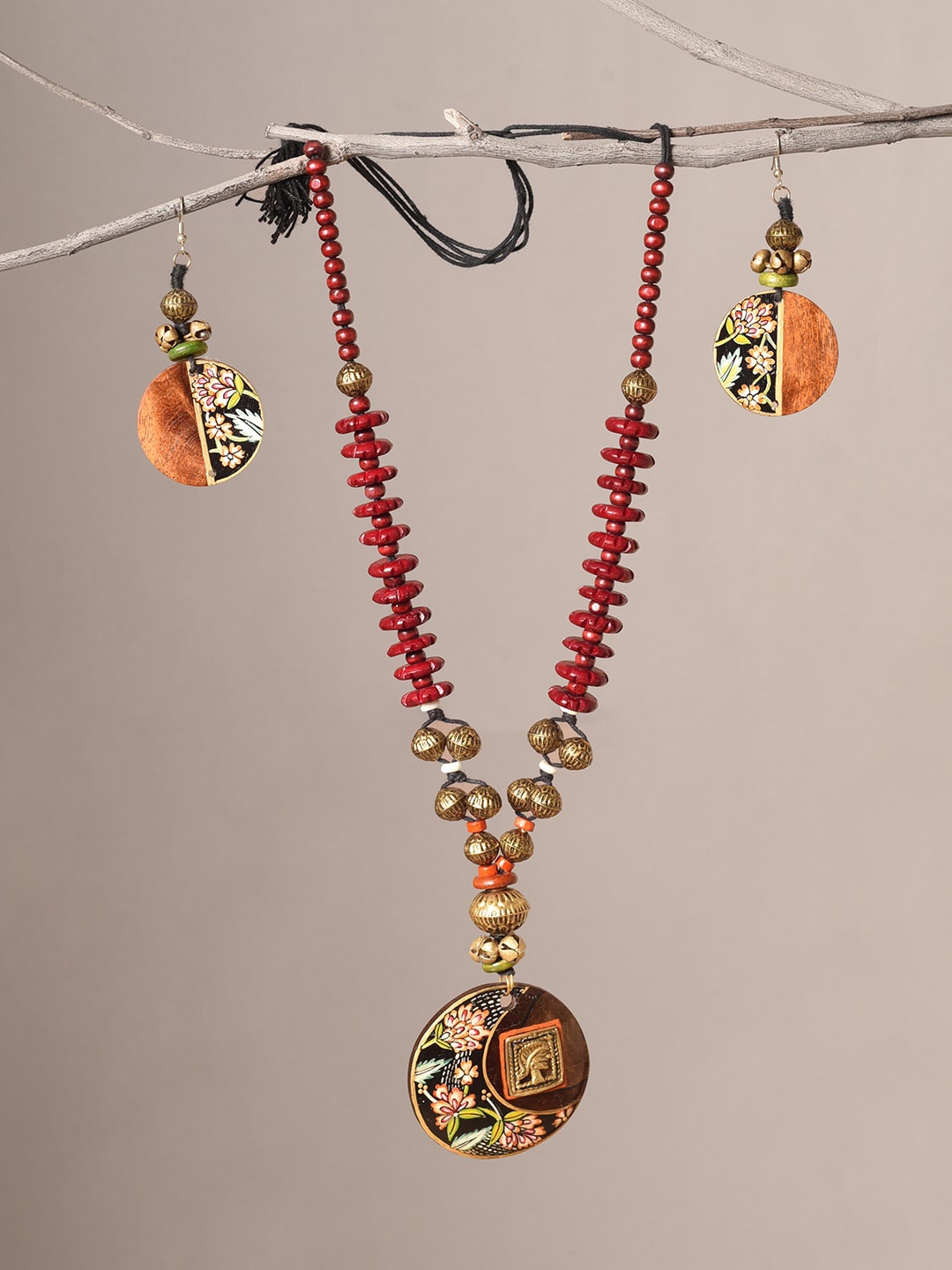 

AAKRITI ART CREATIONS Floral Beaded Jewellery Set, Black