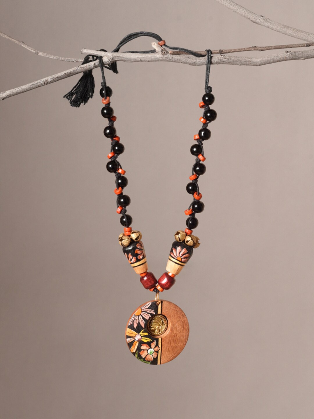 

AAKRITI ART CREATIONS Brass Statement Necklace, Black