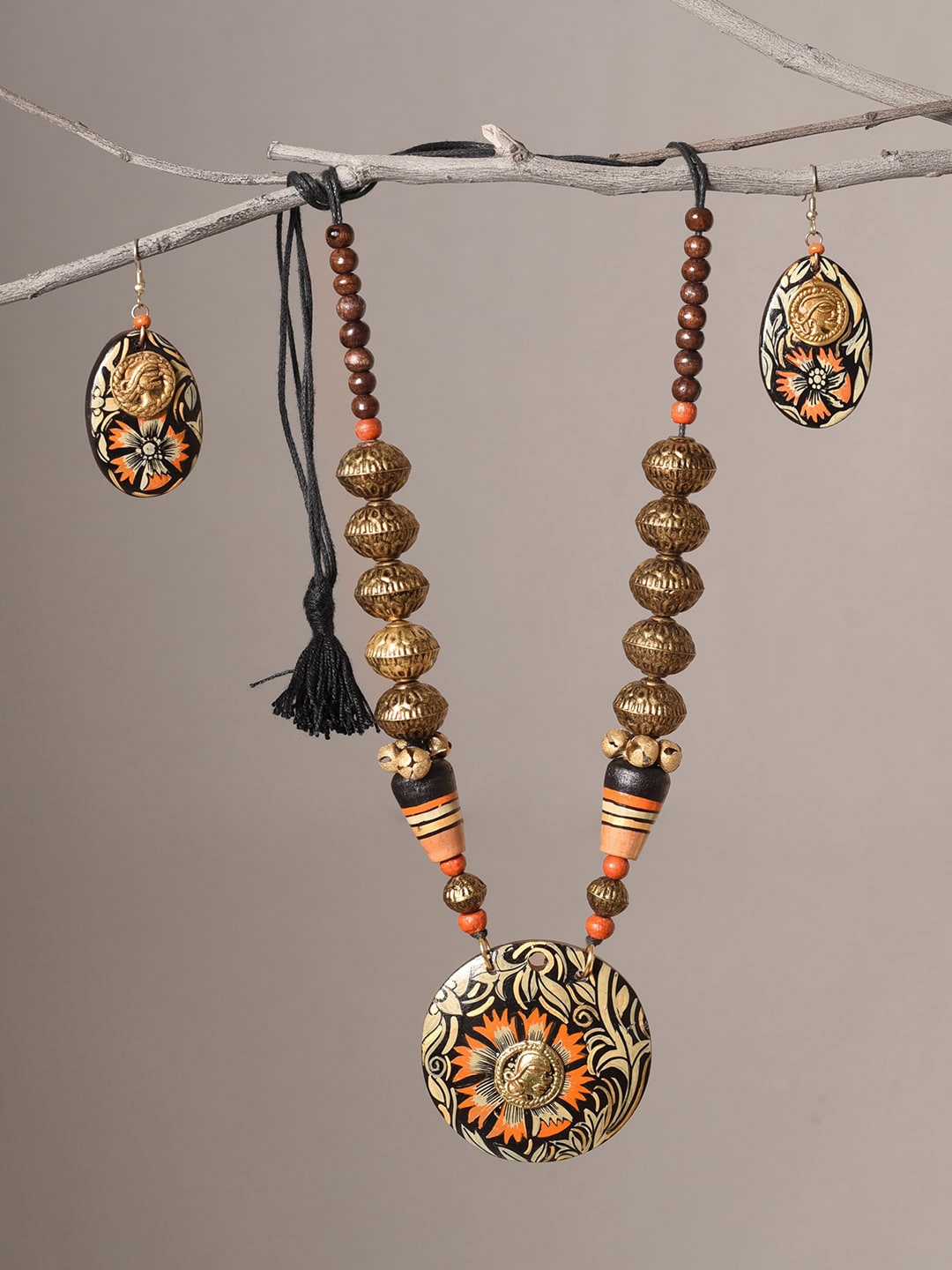 

AAKRITI ART CREATIONS Floral Beaded Jewellery Set, Black