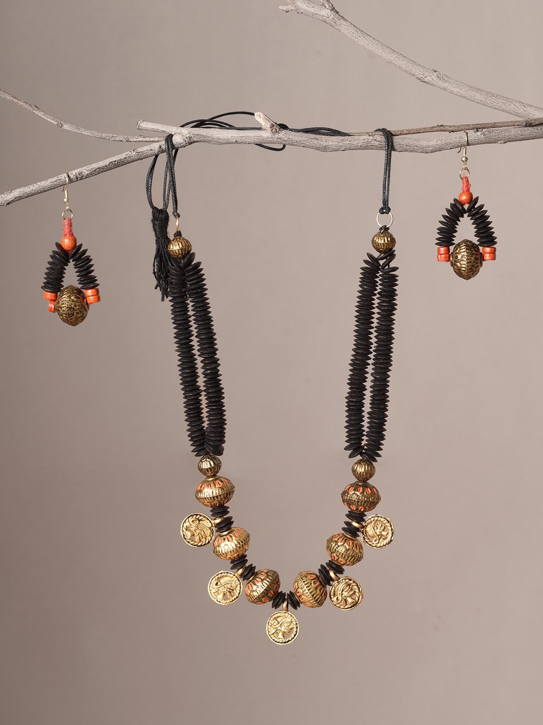 

AAKRITI ART CREATIONS Floral Beaded Jewellery Set, Black