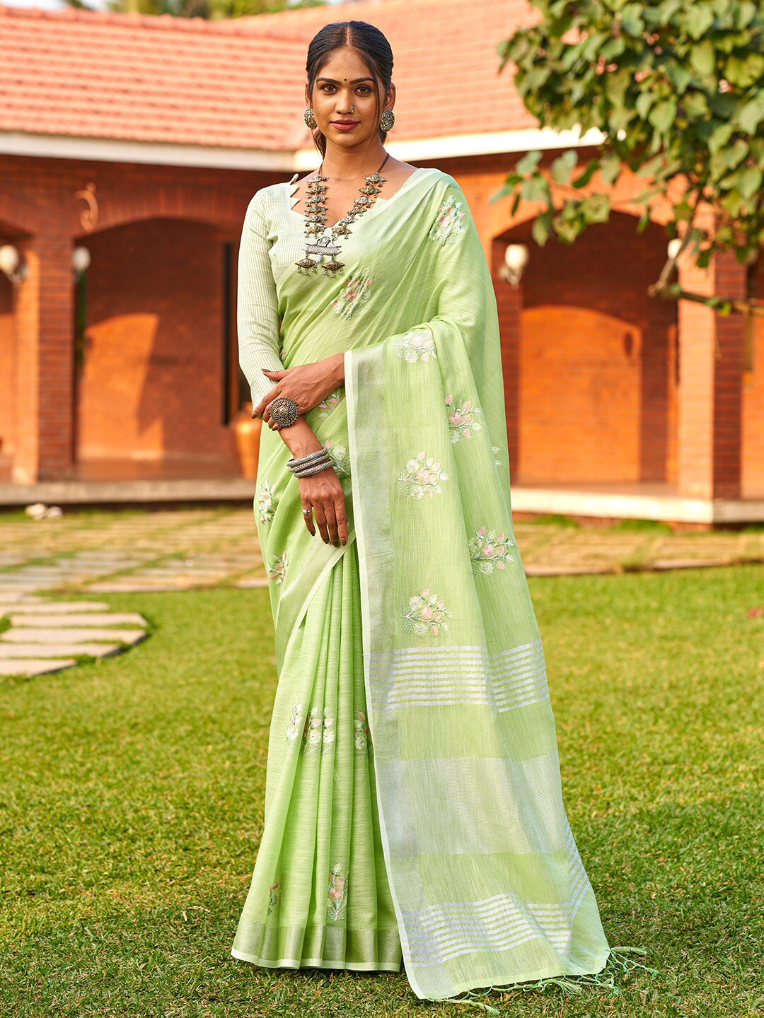 

Ishin Floral Embroidered Zari Saree, Green