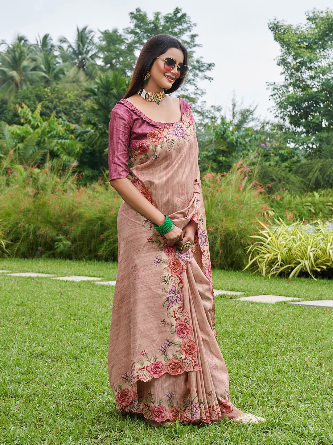 

Ishin Floral Embroidered Sambalpuri Saree, Pink