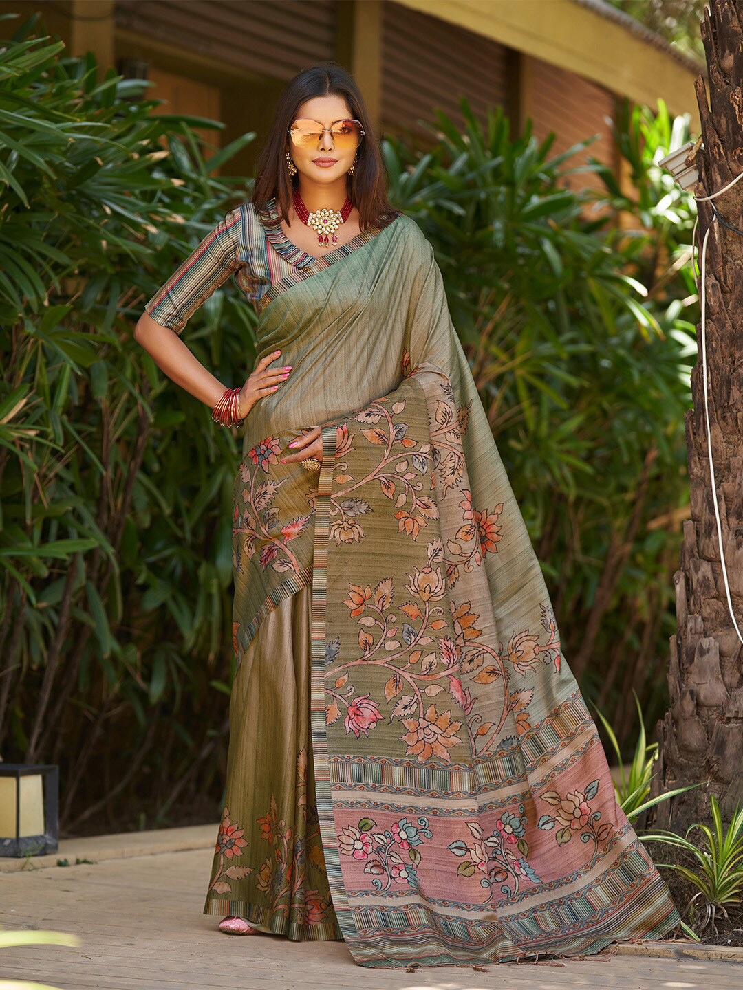 

Ishin Olive Green Floral Printed Sambalpuri Saree