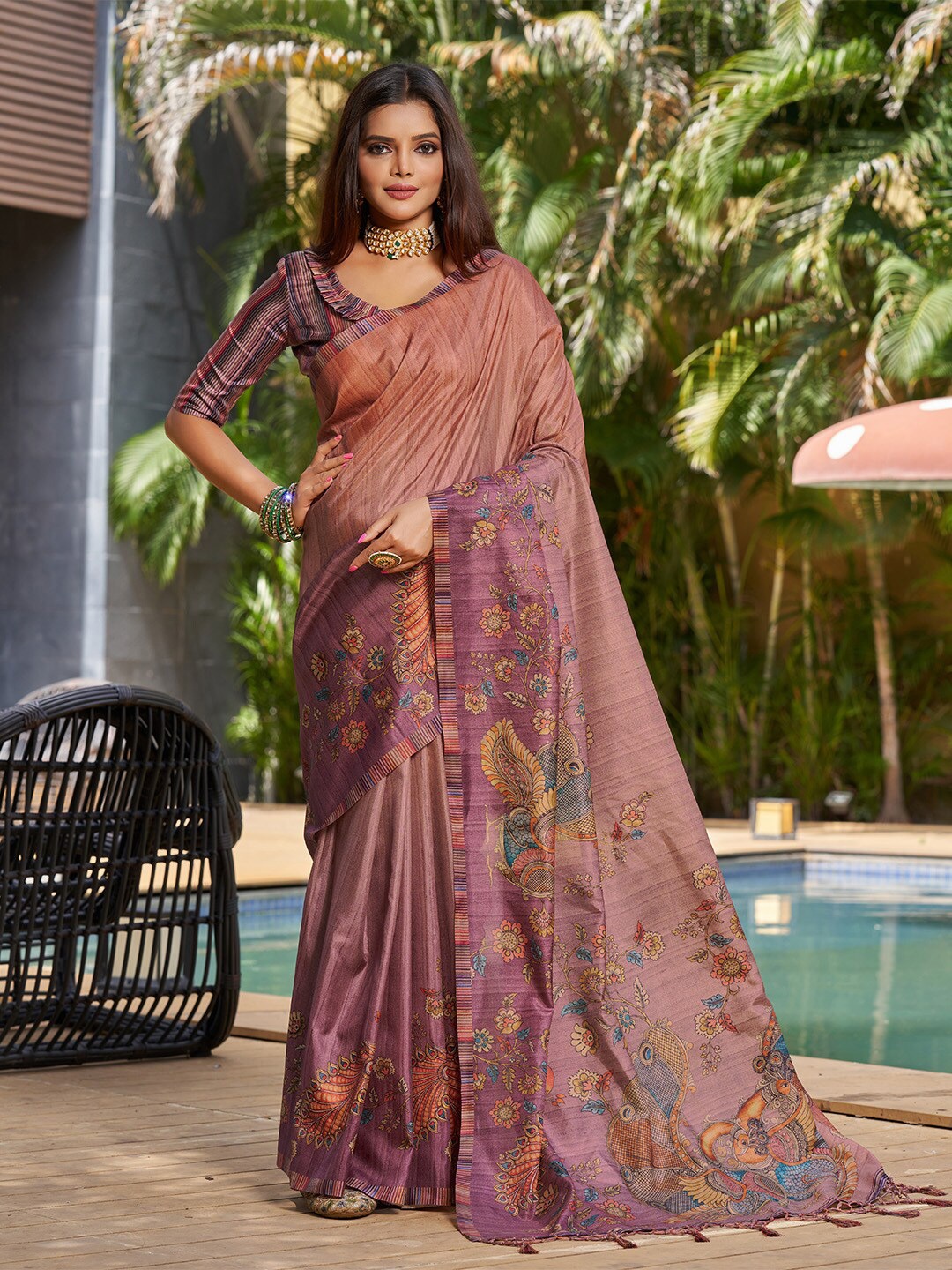 

Ishin brown Ethnic Motifs Printed Sambalpuri Saree, Pink