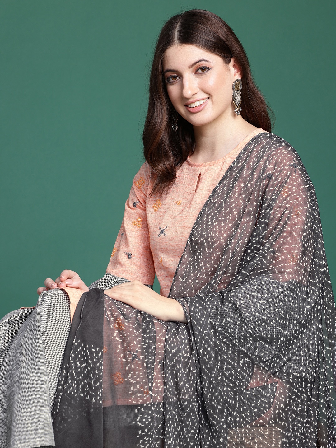 

Sangria Floral Zari Embroidered Pure Cotton Kurta With Palazzos, Peach