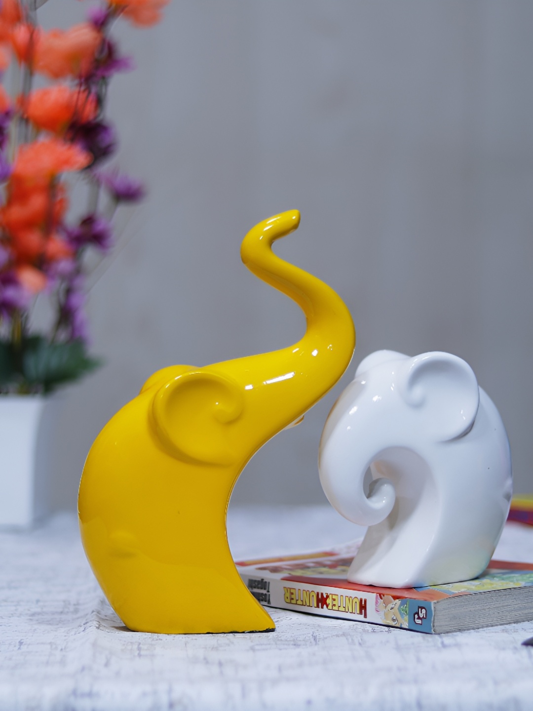 

GW CREATIONS Yellow & White 2 Pieces Animals Figurine Showpiece