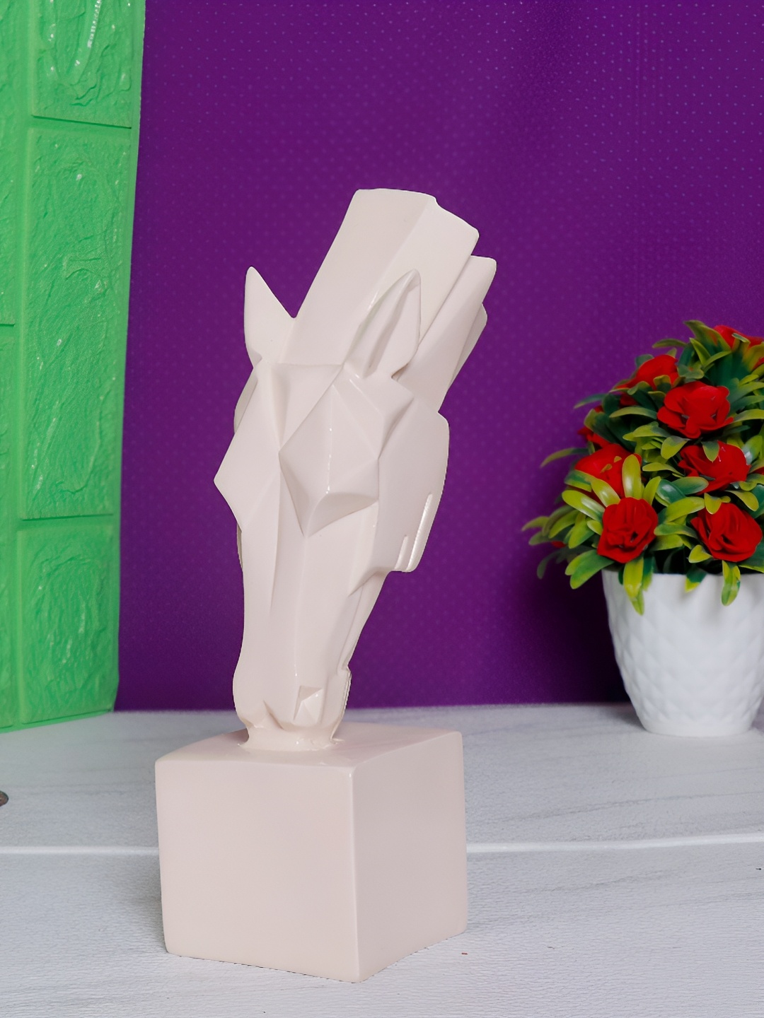 

GW CREATIONS With Figurine Showpiece, White
