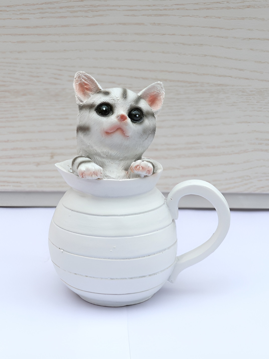 

GW CREATIONS White Polyresin Figurine Showpiece, Multi