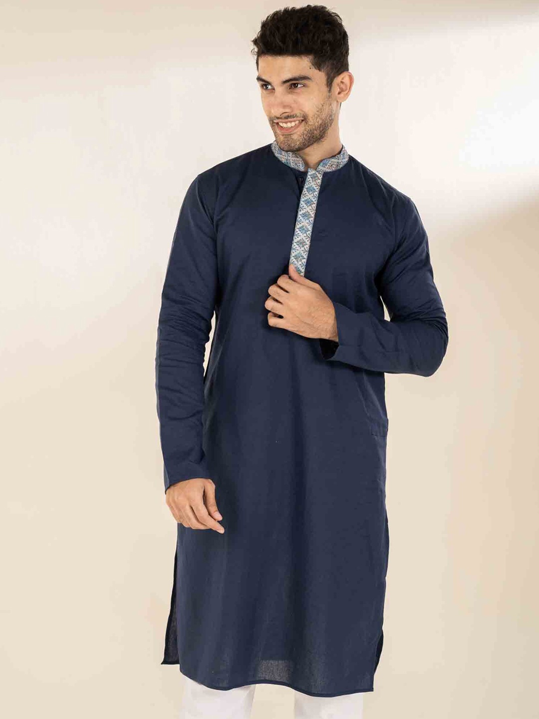 

The Bleu Label Men Striped Thread Work Kurta, Navy blue