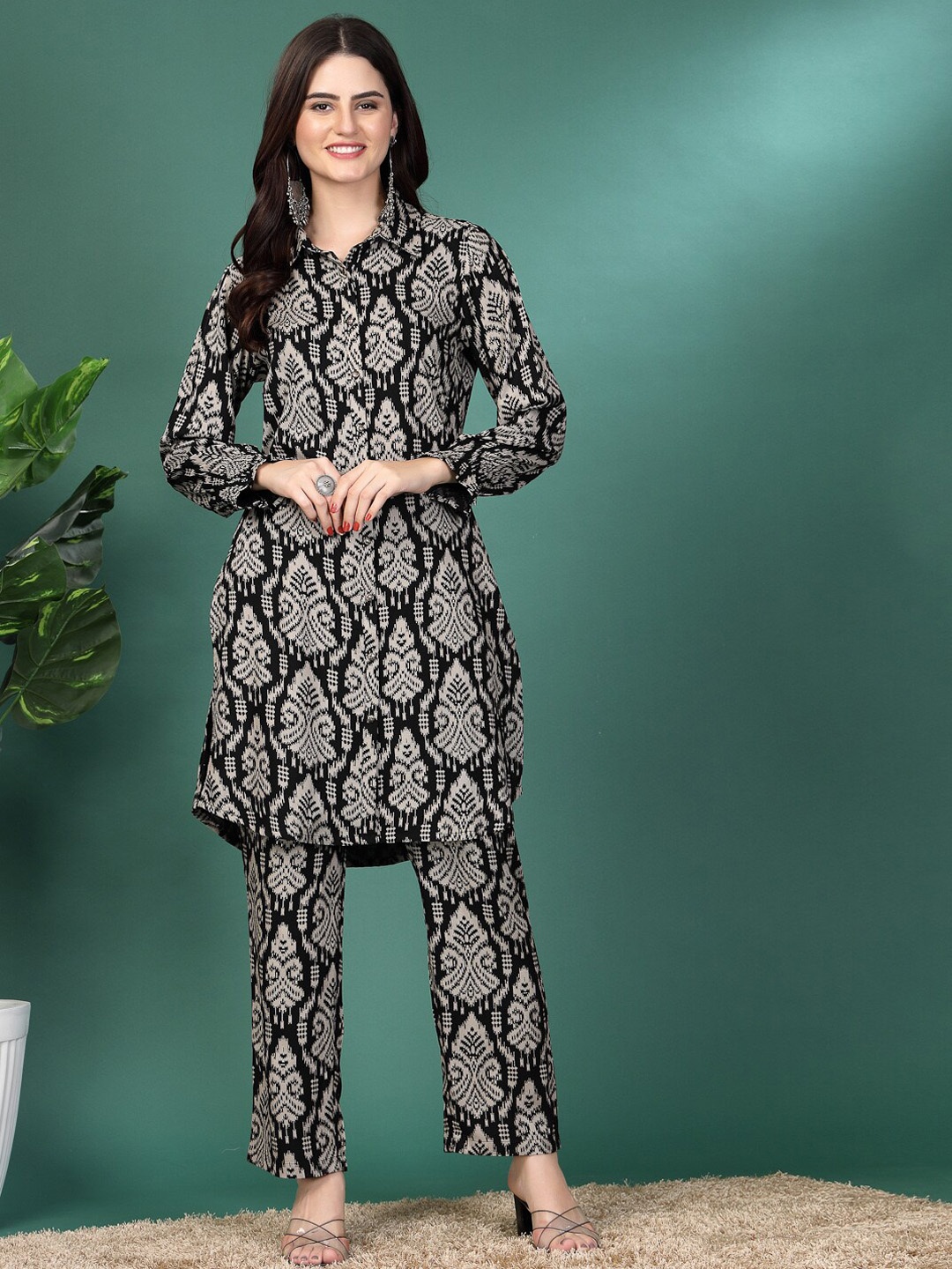 

Nayam By Lakshita Printed Shirt Collar Neck Tunic & Flared Palazzo, Black