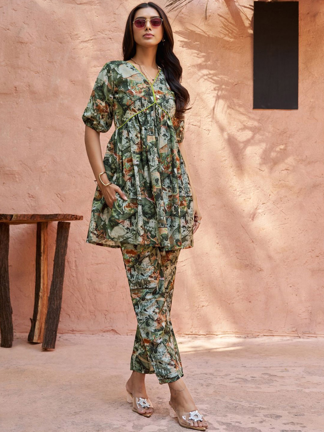 

KALINI Abstract Printed Pleated Tunic With Trouser, Green