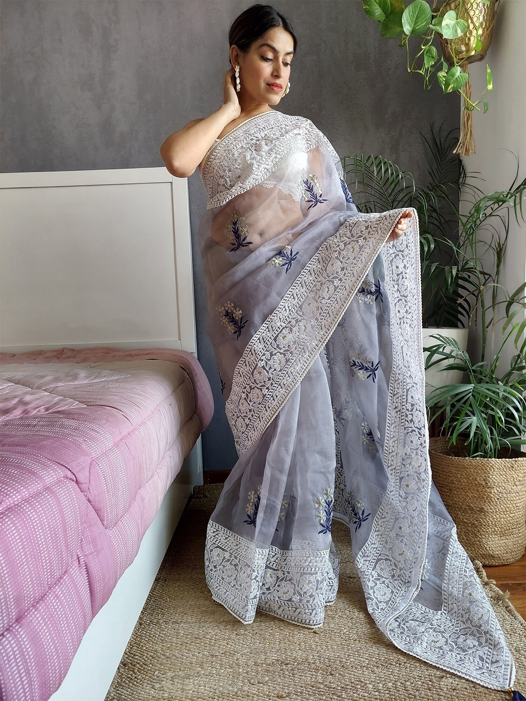

Anouk Floral Embroidered Organza Saree, Grey