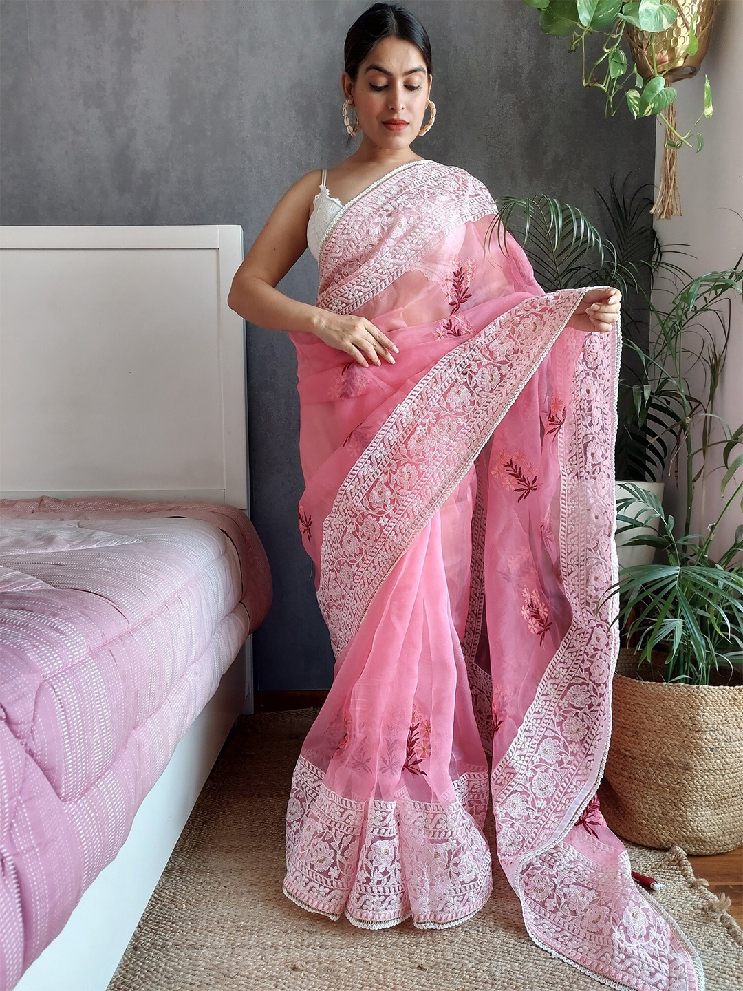 

Anouk Floral Embroidered Organza Saree, Pink