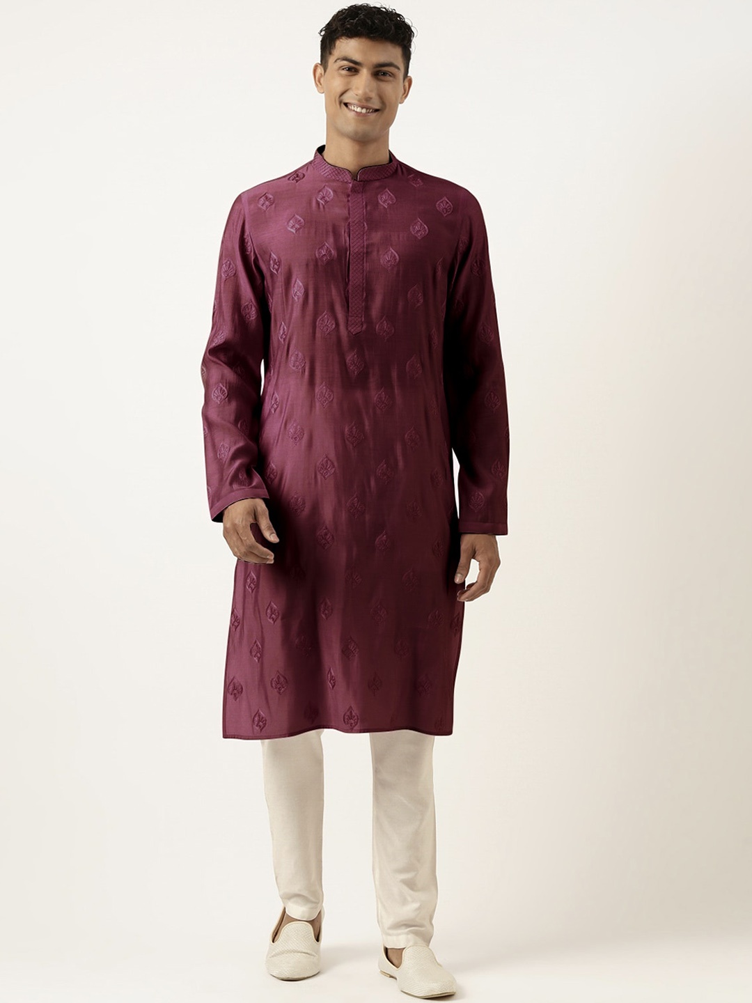 

TheEthnic.Co Ethnic Motifs Embroidered Regular Thread Work Kurta with Pyjama, Burgundy