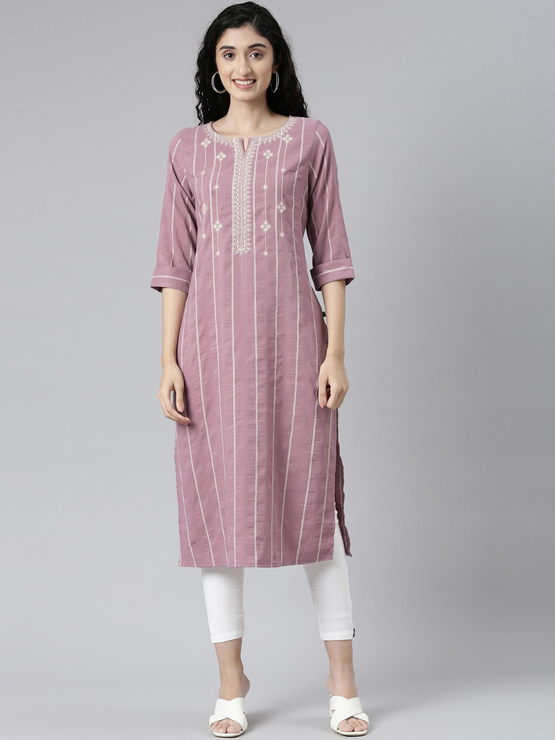 

Samhitas Ethnic Motifs Embroidered Notch Neck Chanderi Cotton Weave Straight Kurta, Mauve