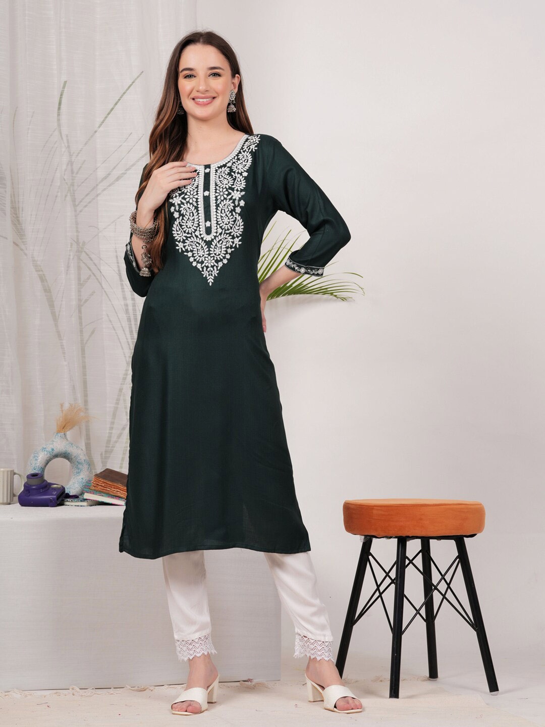 

GREYSHADE Embroidered Straight Kurta, Green