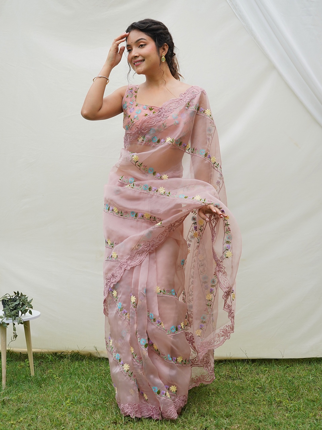 

SAREESBYCHIRAG Ethnic Motifs Embroidered Organza Saree, Pink