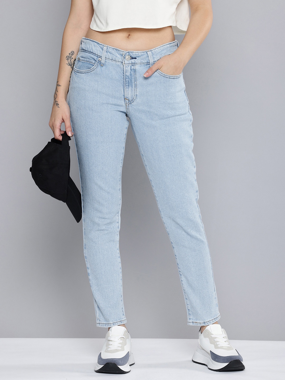 

Levis Women 711 Skinny Fit Light Fade Stretchable Jeans, Blue