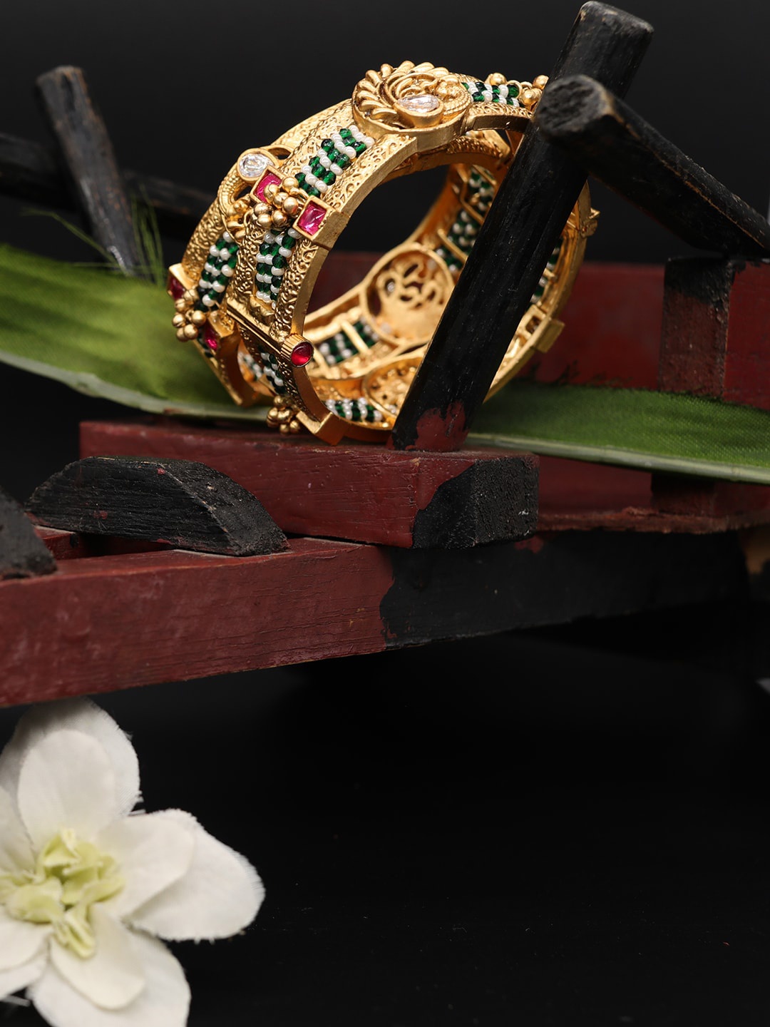

The ivora Set Of 2 Gold-Plated Stone Studded Bangle