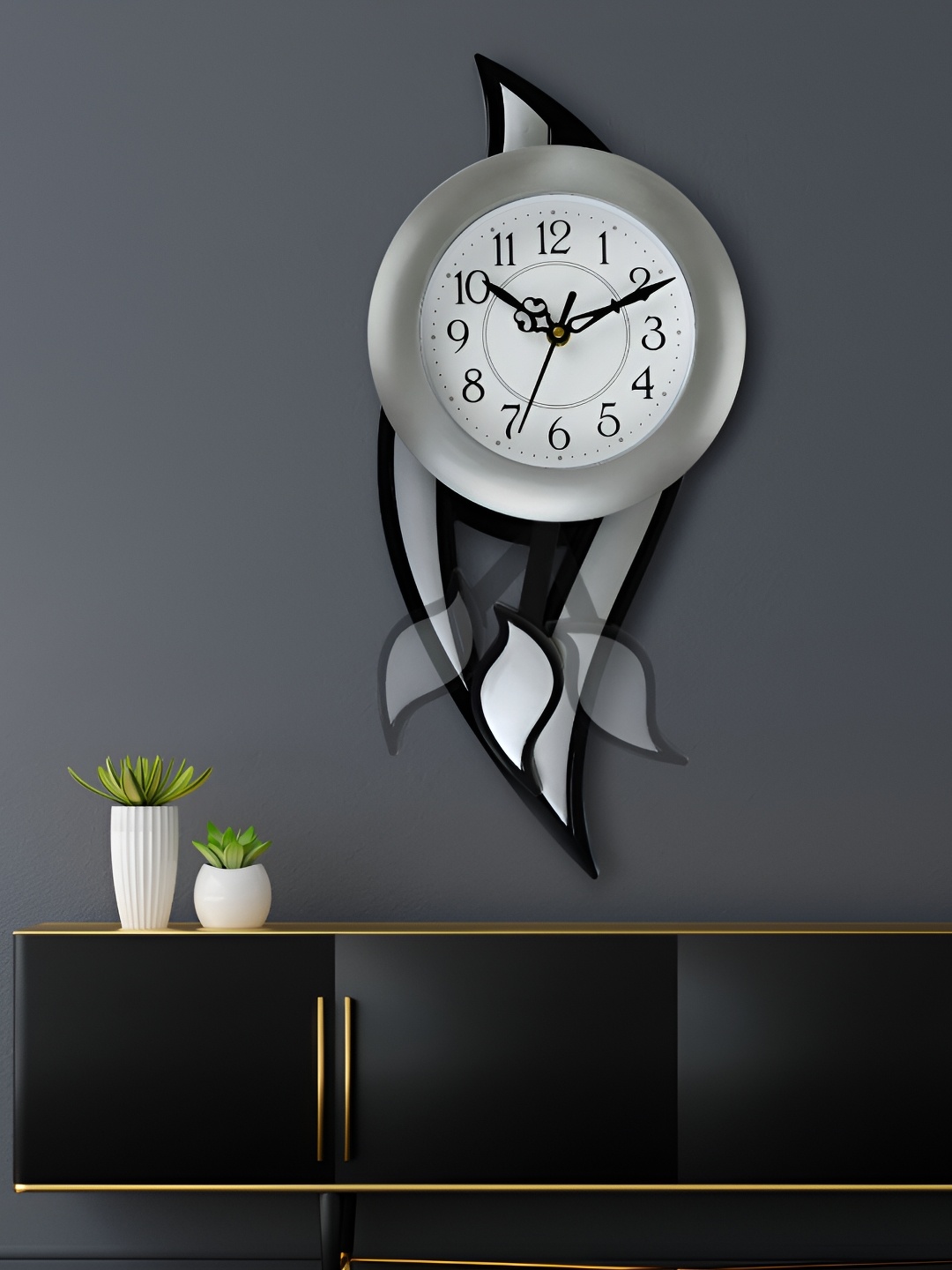 

Attractionz Silver-Toned Contemporary Round Wall Clock