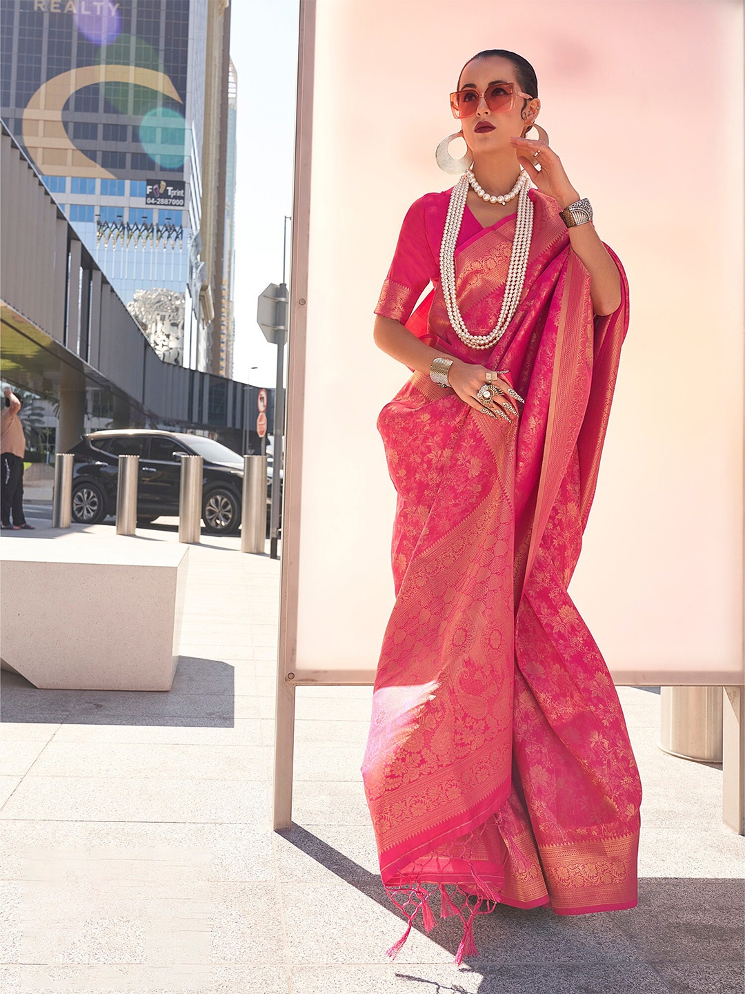

elora Floral Woven Design Zari Silk Banarasi Saree, Pink