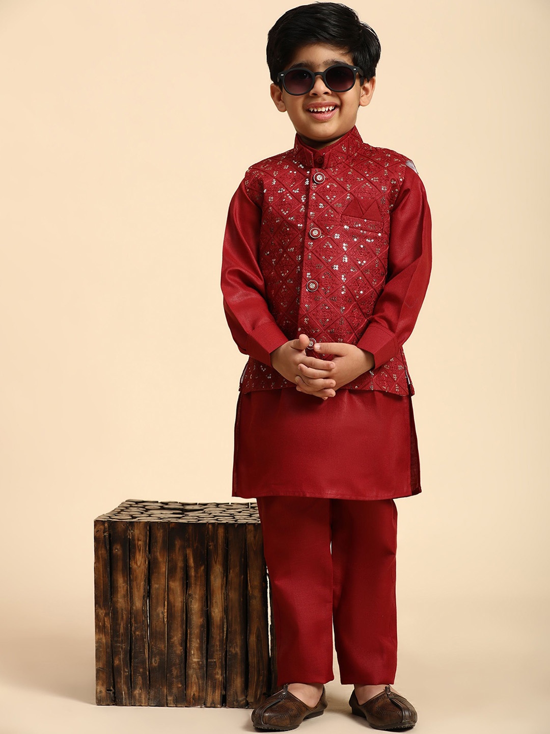 

Pro-Ethic STYLE DEVELOPER Boys Band Collar Straight Kurta & Pyjamas With Waistcoat, Maroon