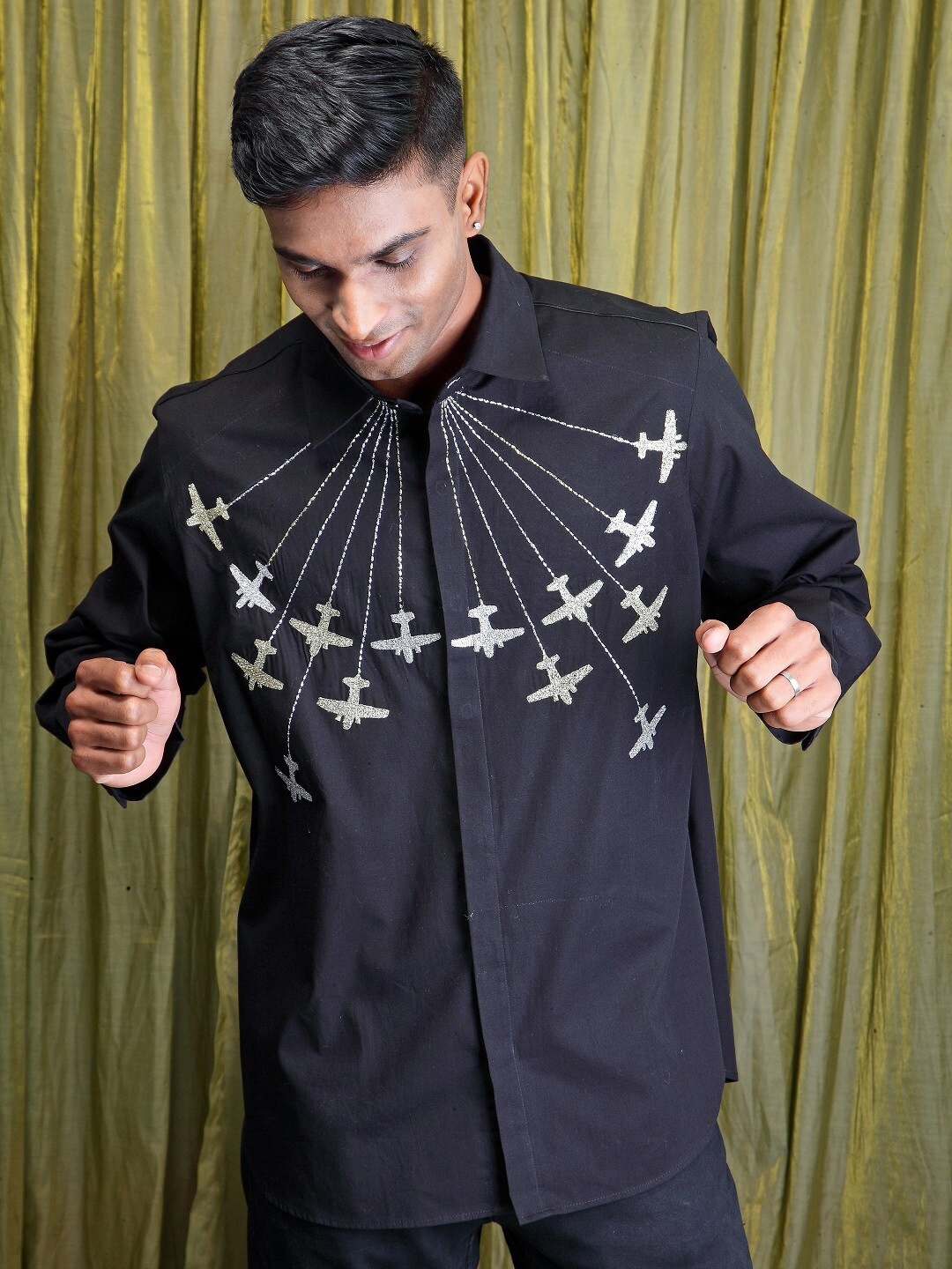 

Felix Bendish Comfort Abstract Self Design Casual Shirt, Black