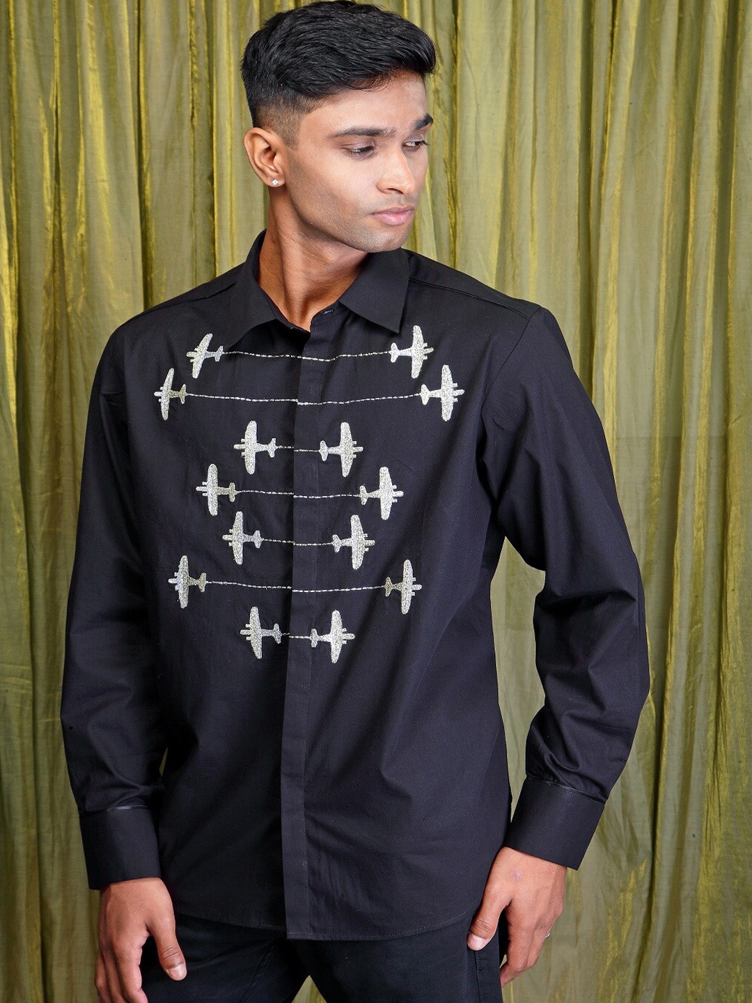 

Felix Bendish Comfort Abstract Self Design Casual Shirt, Black