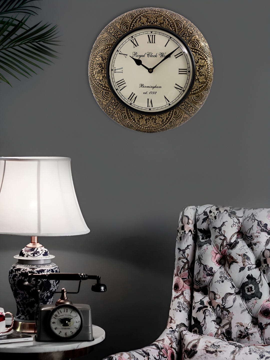 

Aura Gold Toned & Black Textured Round Vintage Wall Clock