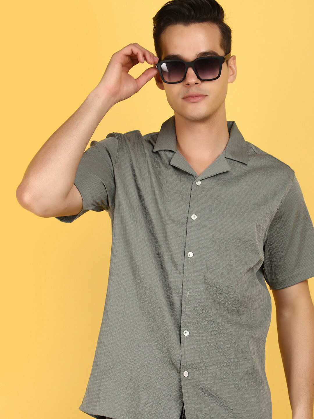 

V-Mart Cuban Collar Casual Shirt, Green