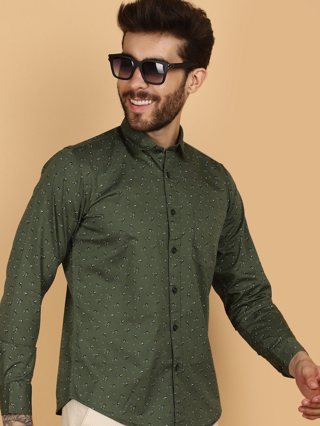 

V-Mart Printed Spread Collar Casual Shirt, Green