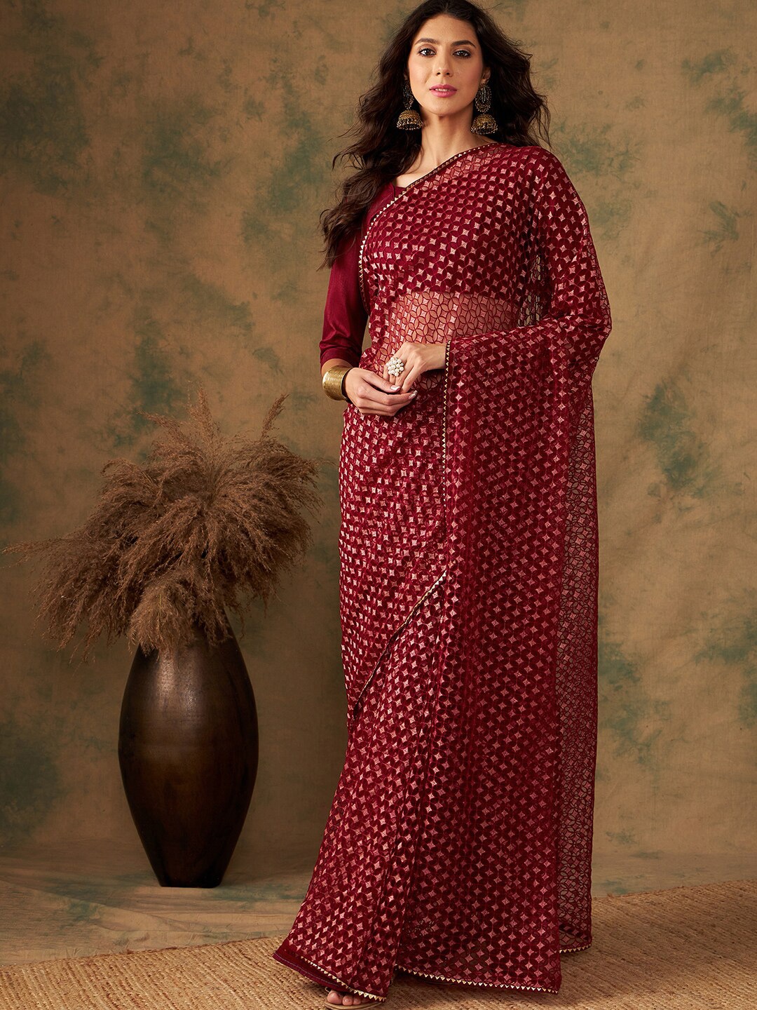 

Ishin Ethnic Motifs Woven Design Net Saree, Maroon