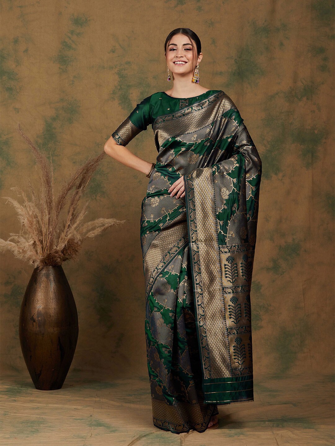 

Ishin Green Ethnic Motifs Woven Design Zari Banarasi Saree