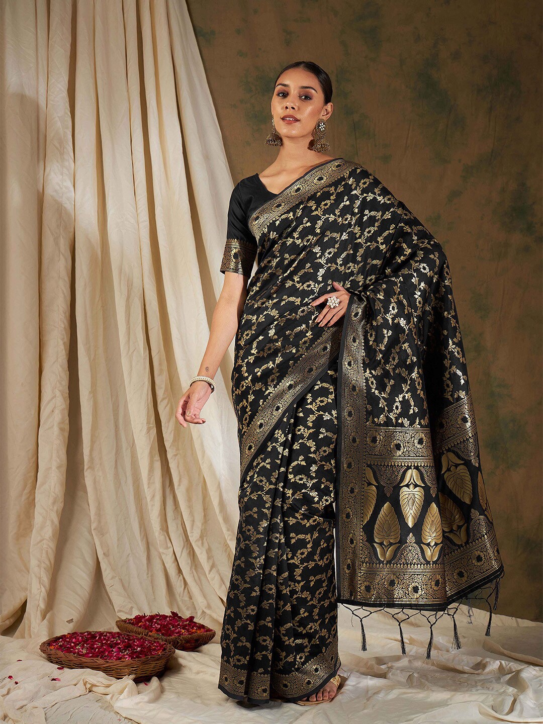 

Ishin Woven Design Floral Zari Banarasi Saree, Black
