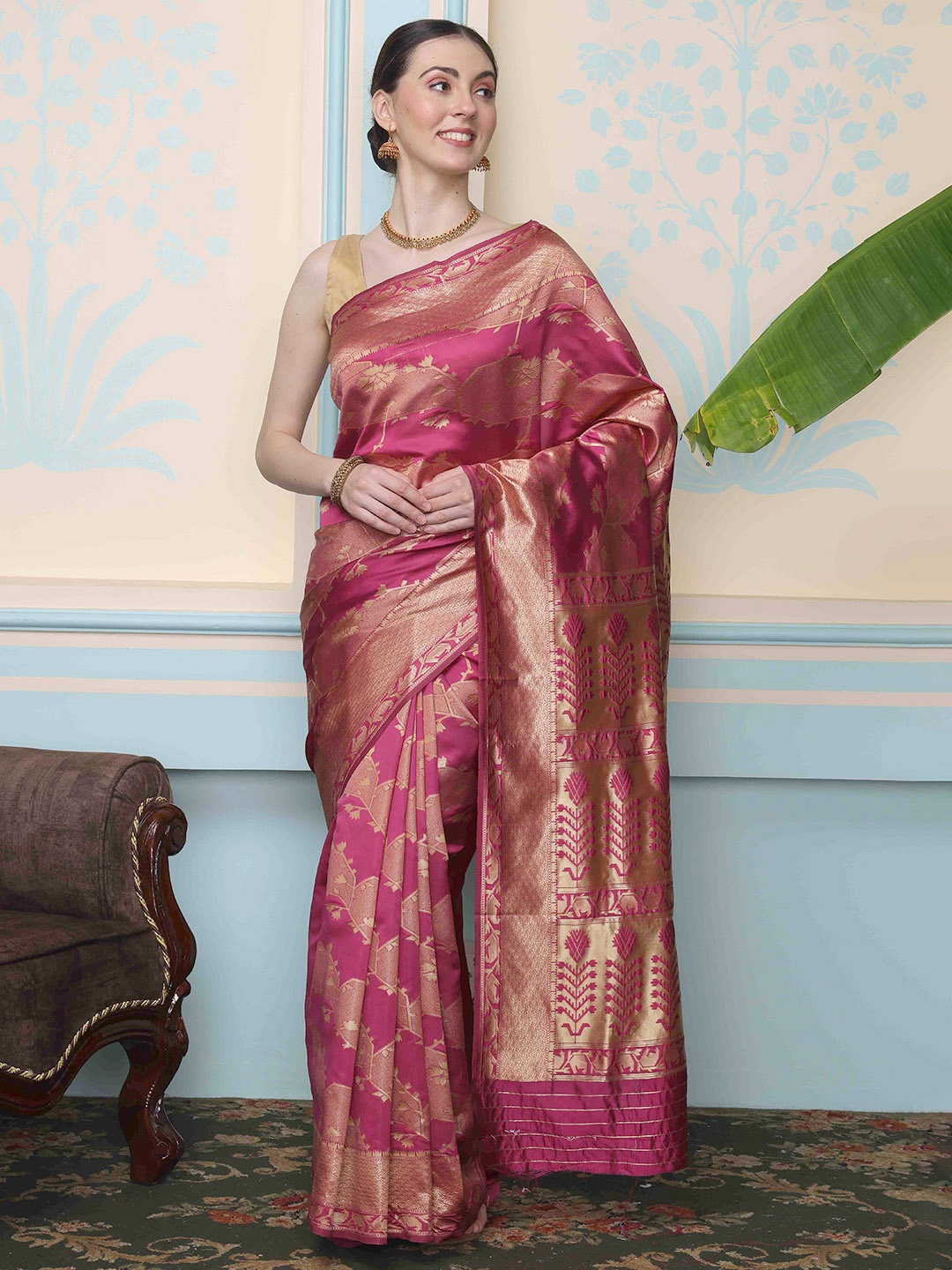 

Ishin Ethnic Motifs Zari Banarasi Saree, Pink