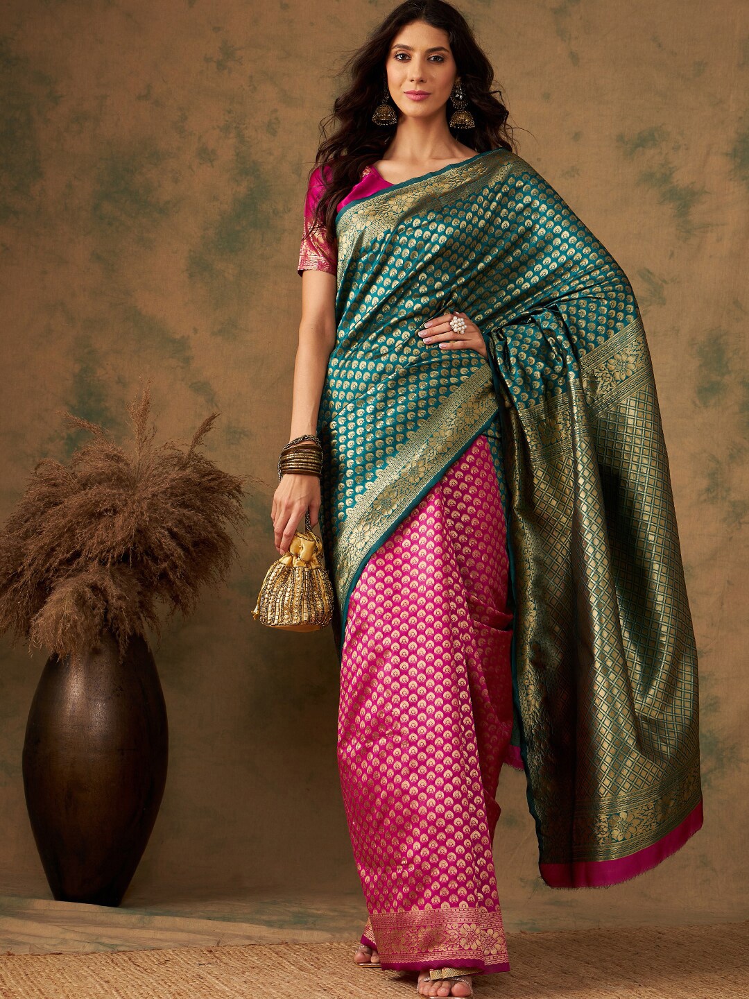 

Ishin Ethnic Motifs Woven Design Zari Banarasi Saree, Pink