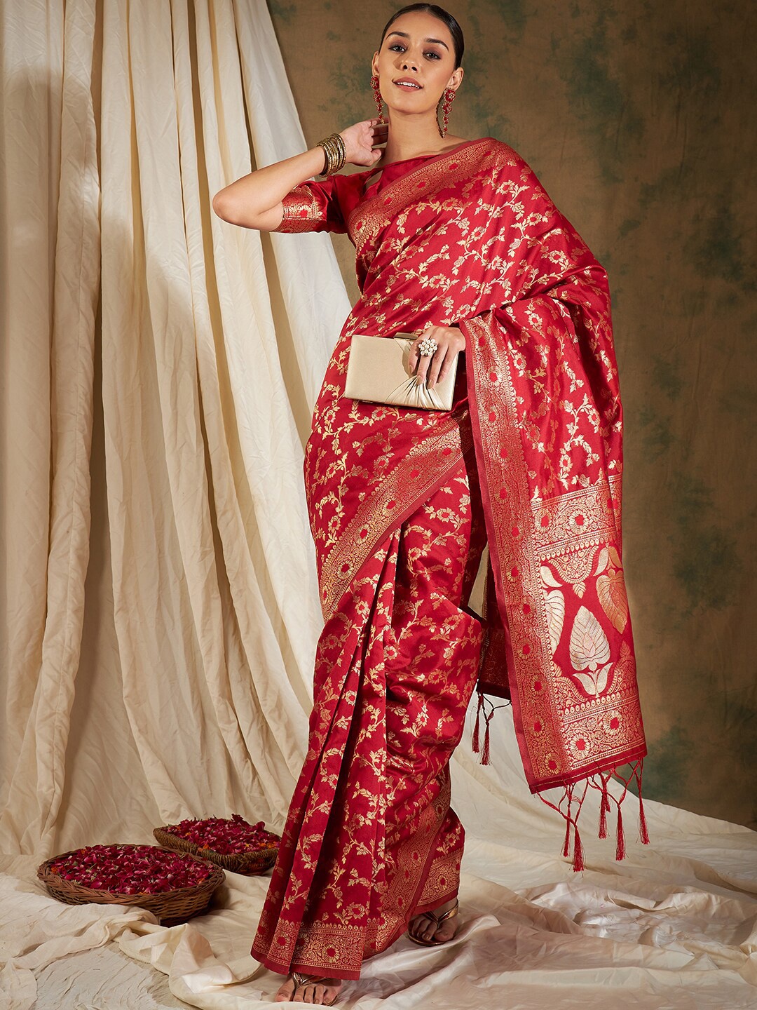 

Ishin Ethnic Motifs Zari Banarasi Saree, Red