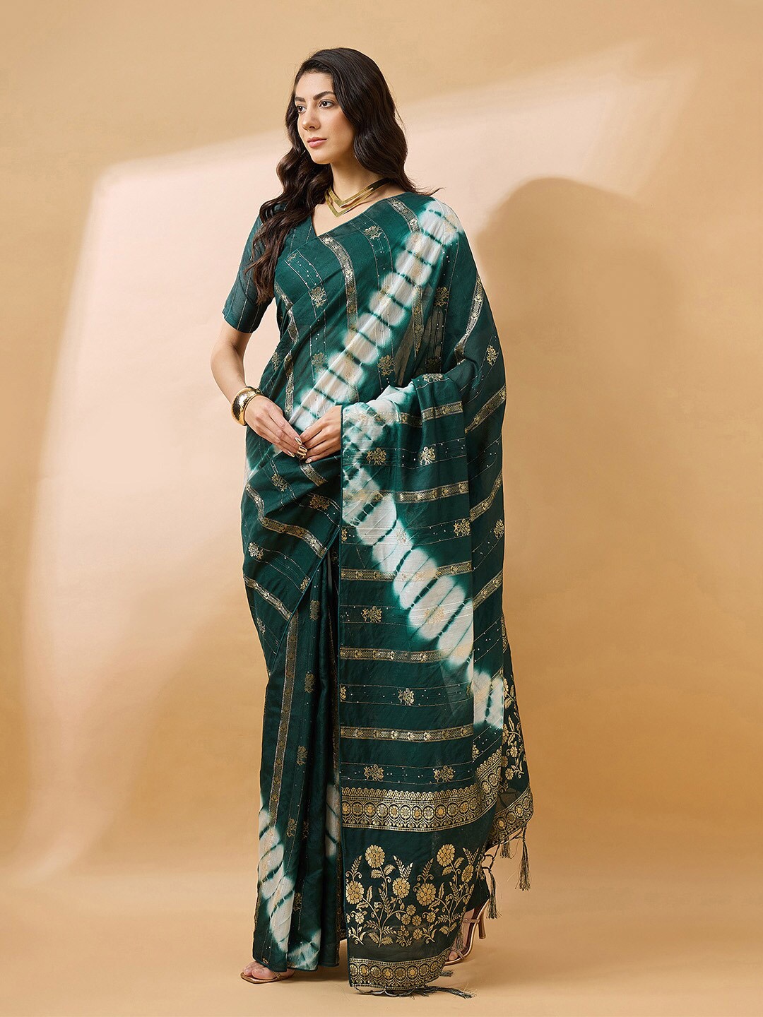 

Ishin Tie And Dye Dyed Saree, Green