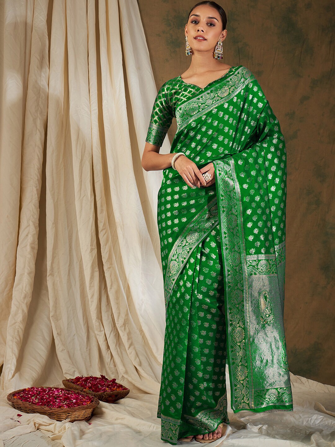 

Ishin Ethnic Motifs Woven Design Zari Kanjeevaram Saree, Green