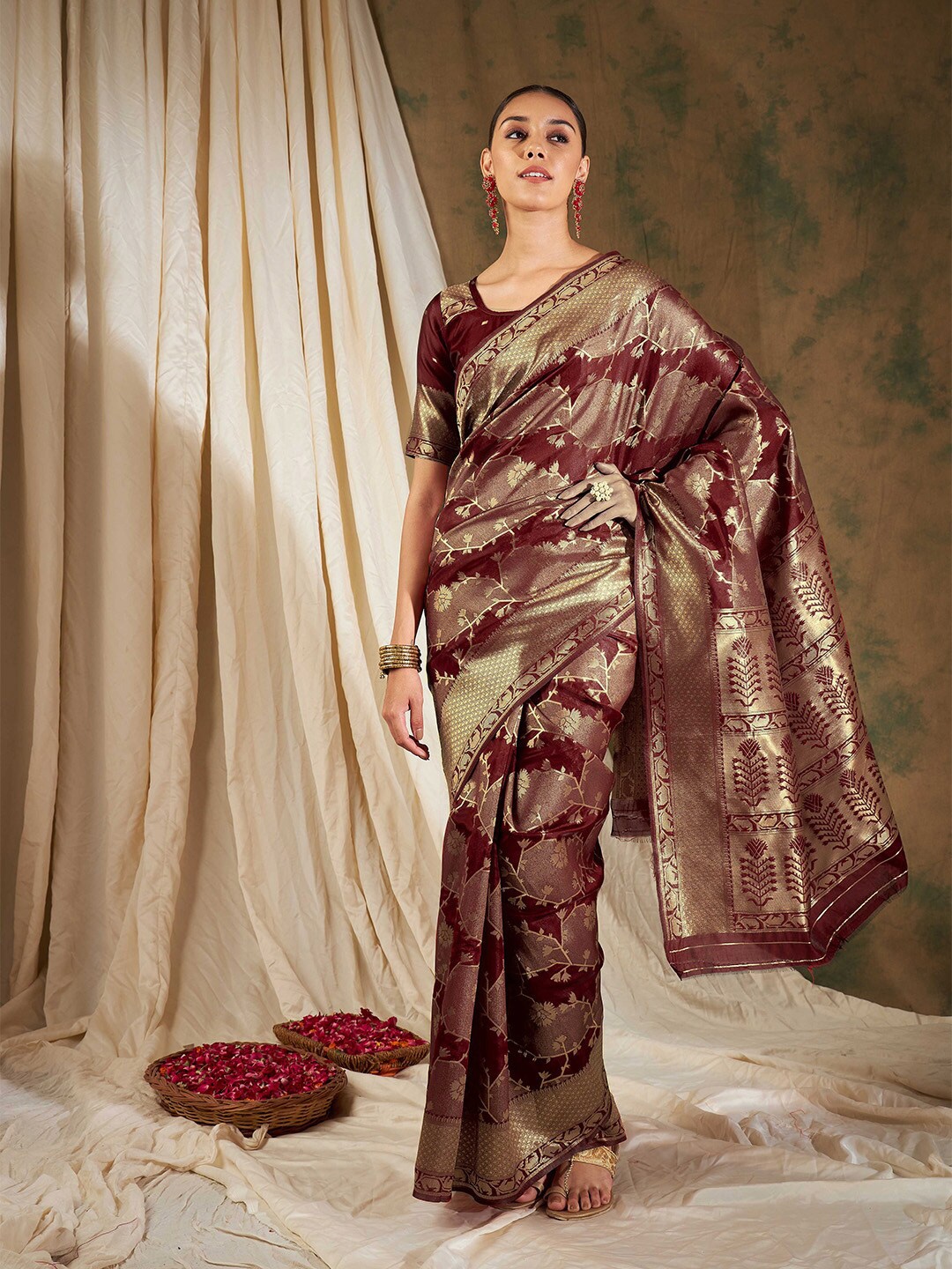 

Ishin Ethnic Motifs Zari Banarasi Saree, Maroon