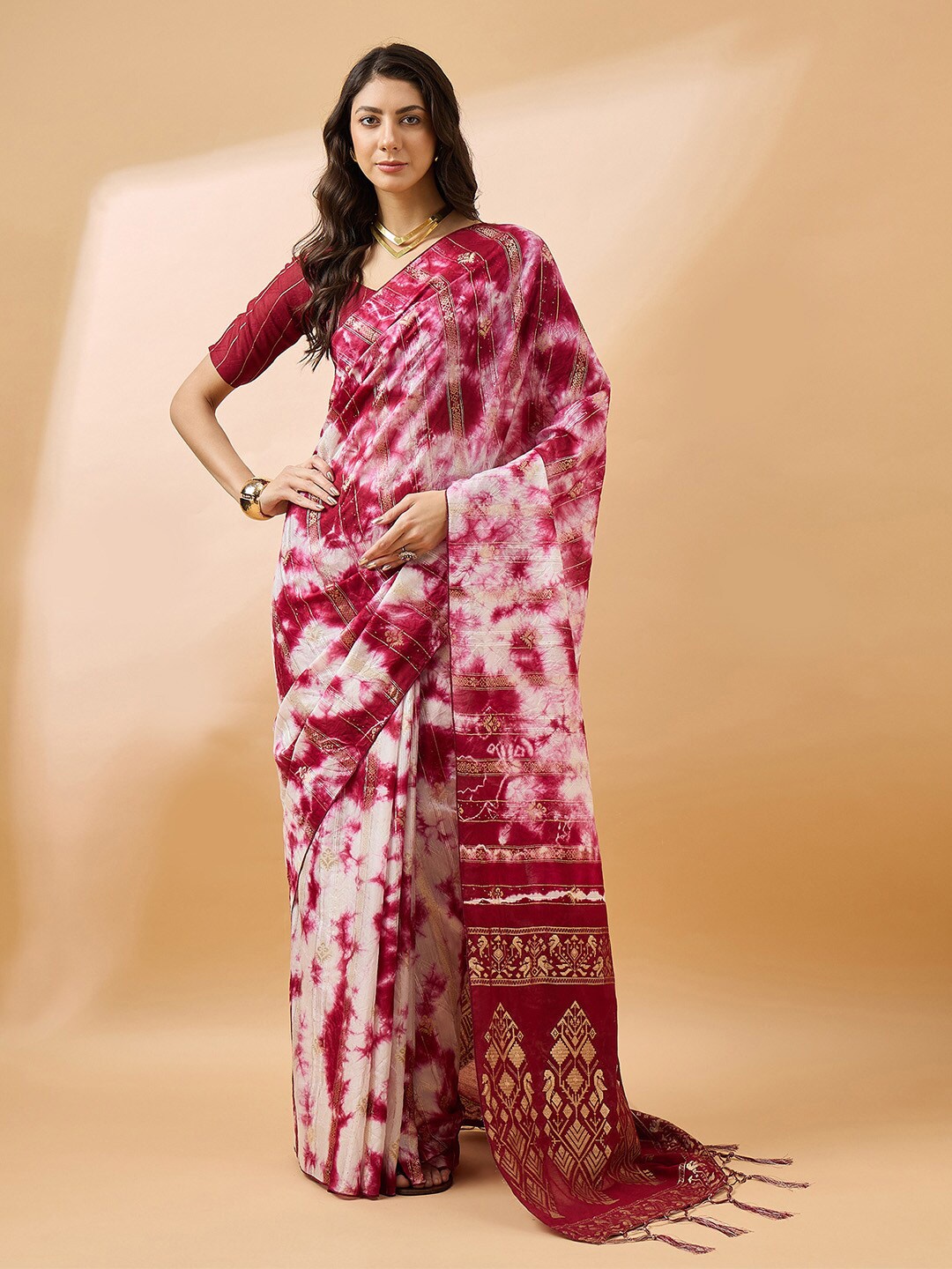 

Ishin Red Tie and Dye Dyed Saree