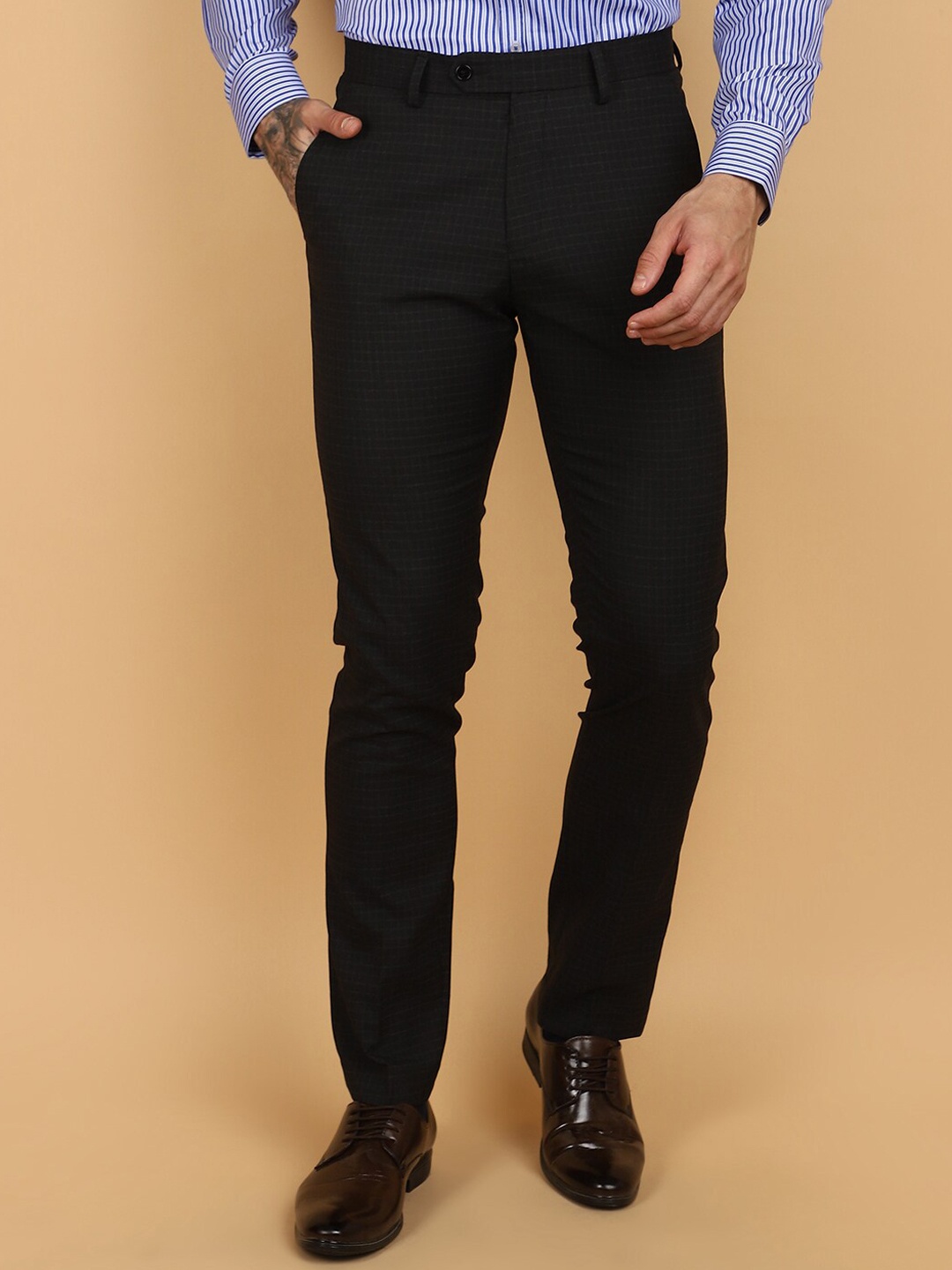 

V-Mart Men Slim Fit Mid-Rise Cotton Trousers, Black