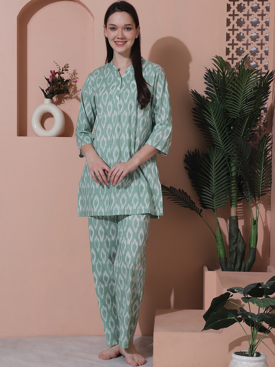 

Indreams Printed Pure Cotton Kurti With Pyjamas, Green