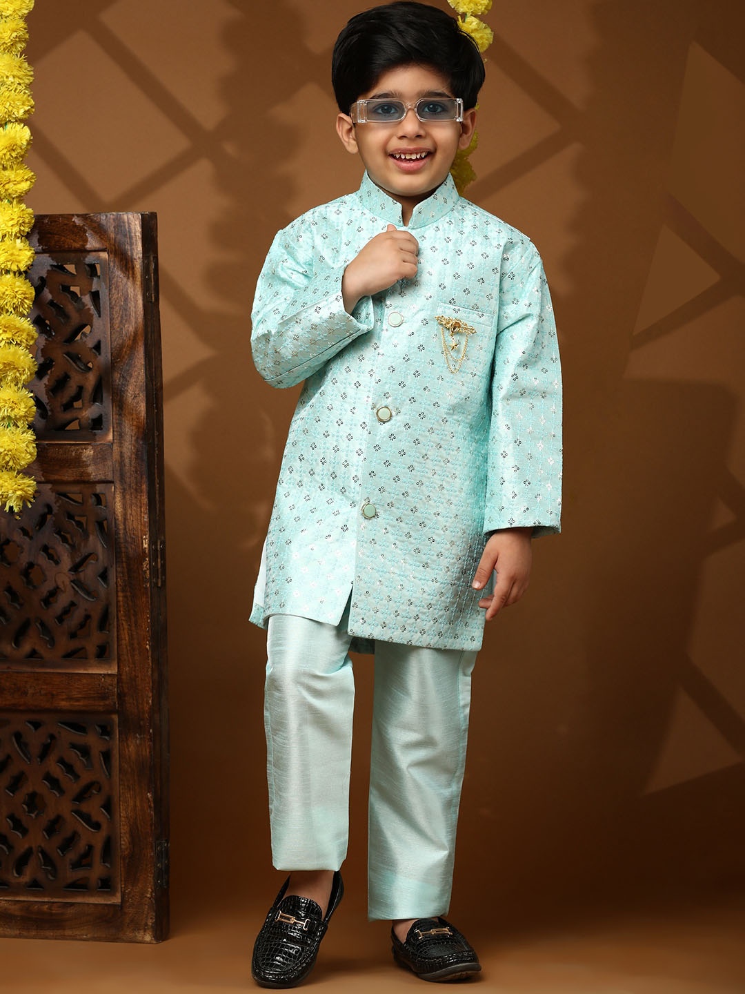 

Pro-Ethic STYLE DEVELOPER Boys Floral Embroidered Regular Sequinned Kurta with Trousers, Turquoise blue