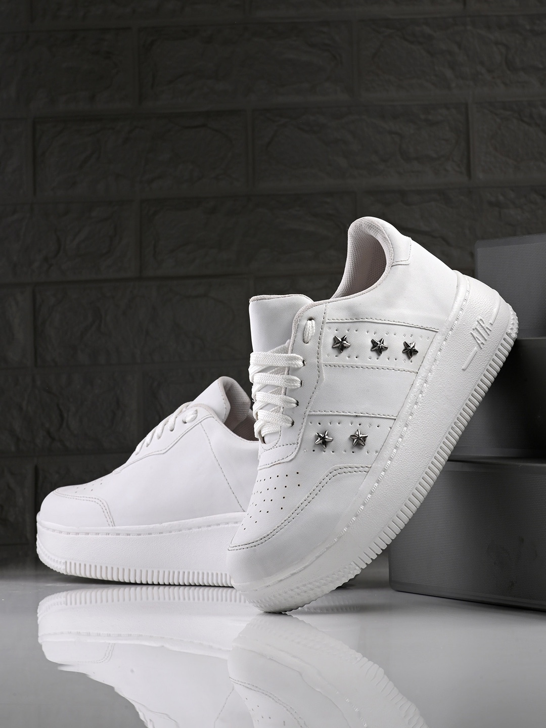 

The Roadster Lifestyle Co. Women White Round Toe Lace-Up Sneakers