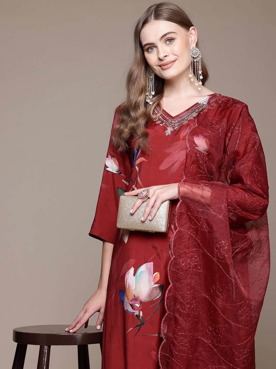 

Readiprint Fashions Women Floral Printed Regular Pure Silk Kurta with Trousers & With Dupatta, Maroon