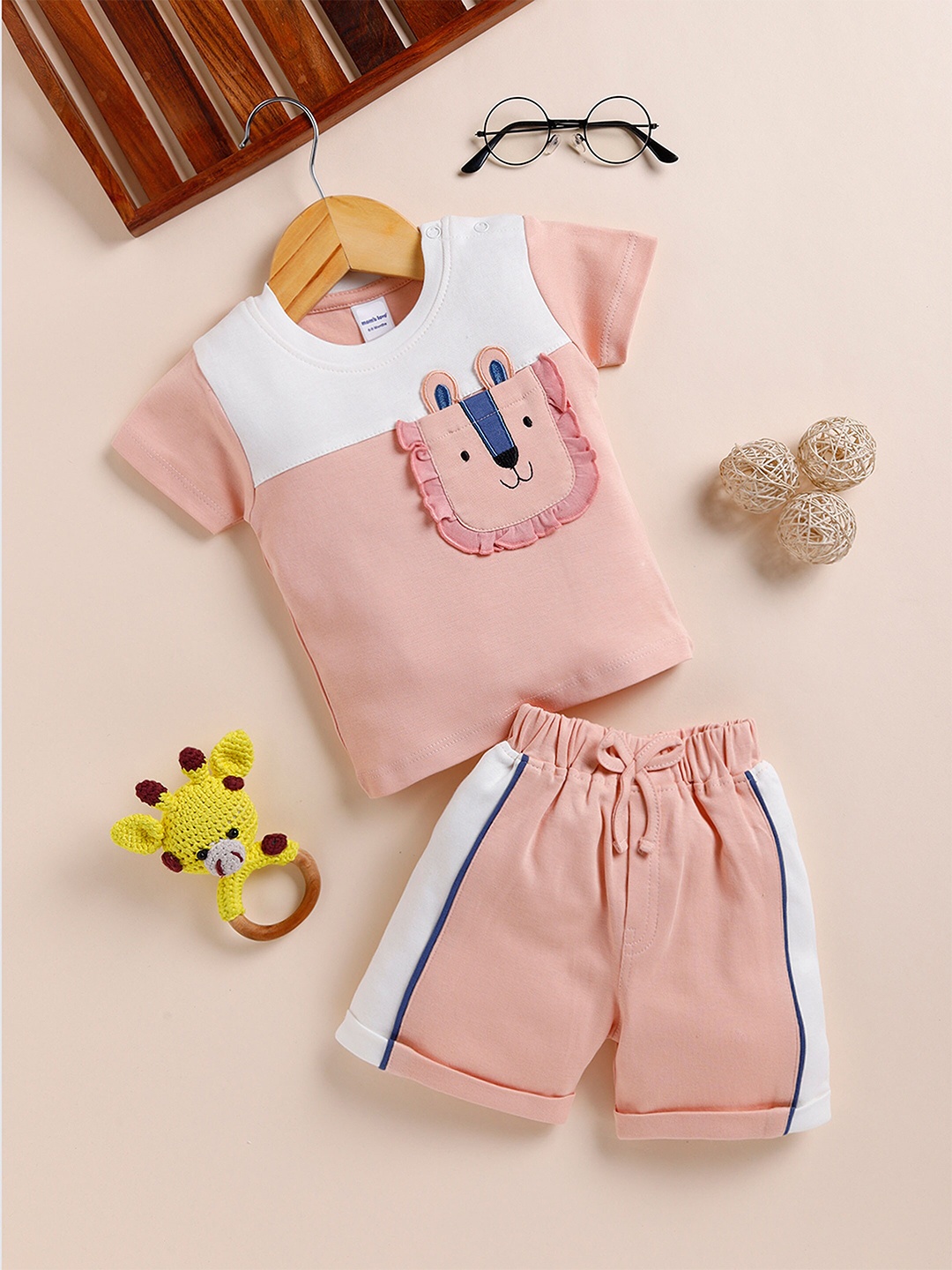 

Moms Love Boys Colourblocked T-shirt with Shorts, Peach
